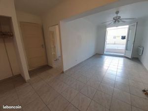 Location T2 avec cour st charles