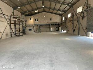 Location espace de stockage sécurisé – Entrepôt couvert – Saint-Saturnin-lès-Apt