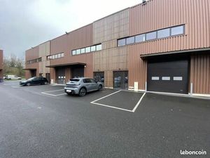 Local professionnel avec stockage et bureau