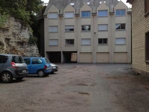 Garage au pied de l'université