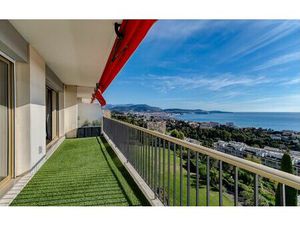 Location appartement  m² T-3 à Nice  2 096 €
