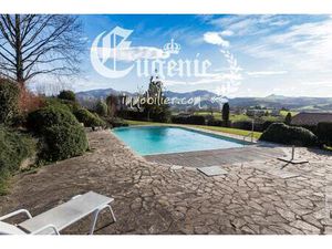 Propriété de Charme de 266M² Parc 4900M²+Piscine et Vue Panoramique sur Montagnes