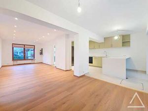 Maison rénovée 3 chambres + bureau avec jardin et garage