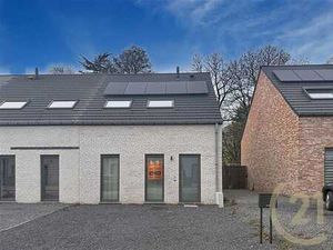 Villa 3 façades  Jardin  panneaux solaires