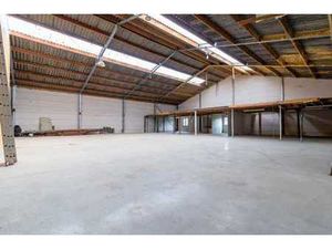 4km de la E411 - Bel espace stockage/atelier