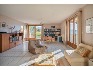 Appartement à réinterpréter avec terrasse  jardin et vue exceptionnelle