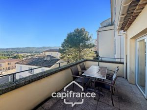 Domaine de Pont ROYAL entre CIEL & LUBERON appartement de 40 m2 dernier étage vue panorami