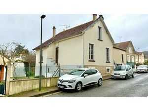 Maison de ville au calme avec jardin et garage