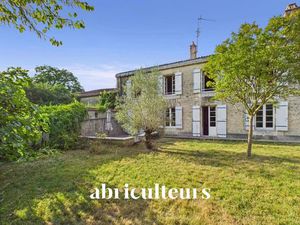 Vente maison 12 pièces 258 m² Villeneuve-la-Comtesse (17330)