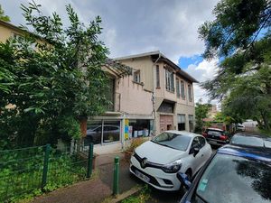 Local commercial de 81.87 m² au sol à Malakoff