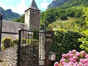 DEMEURE DU XVIIè Siècle DANS VILLAGE PITTORESQUE