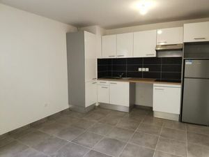 Appartement 3 pièces récent avec terrasse et parking