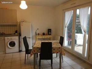 Grand studio avec petite terrasse