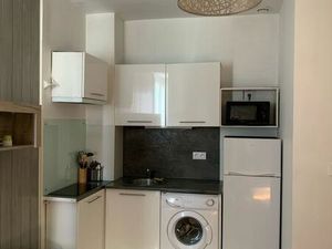 Joli petit T2 au calme près commodités