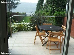 Maison vue mer pieds dans l eau accès direct sur la plage
