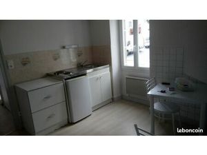 A 8 kms de Clermont -Fd par autoroute  Lempdes Centre ville - Petit T1 meublé - Très bon é