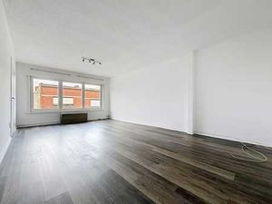 Bel appartement 2 chambres avec balcon. Libre de suite.