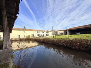 Un Domaine de moulin historique rare  entièrement restauré  au cœur de la Charente