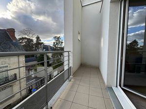 Appartement T1 de 31 m² avec terrasse et loggia en étage élevé d'une résidence récente ave
