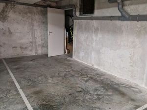 Parking fermé + cave - corniche fleurie - nice