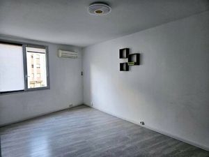 Local commercial de 27m² 06800 Cagnes/mer place St Luce 06800 Cagnes/mer