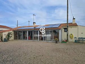 Maison de village avec jardin et dépendances