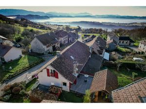 Charmante Maison en Pierre au coeur du village de Saint Maurice de Rotherens