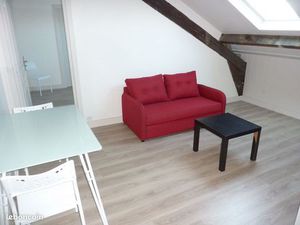 Joli T2 semi-mansardé 21 rue Saint Paul à LIMOGES  meublé  loyer de 440 hors charges