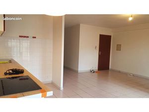 Location T3 dans le vieux Castelnau d'Estrétefonds