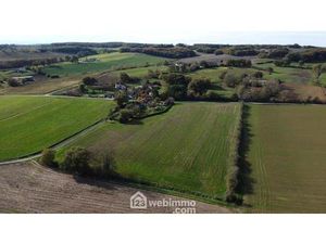 Maison en pierre de caractère avec grande parcelle agricole  idéal investisseur  gîte ou..