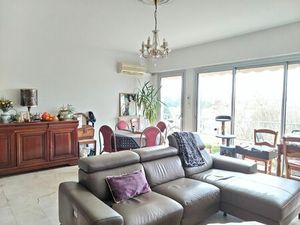 Bordeaux Saint Augustin  T5 avec balcon  cave et parking