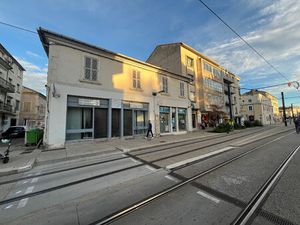 Appartement loué de type 2 de 49 m2 dans un petit immeuble proche remparts.
