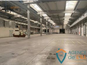 ENTREPÔT 2 678 m2 avec bureaux avec terrain de 2 600 m2