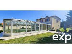 MAISON FAMILIALE AVEC STUDIO INDÉPENDANT ET PISCINE INTERIEURE