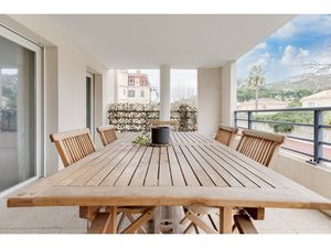 À vendre T4 avec terrasses et garage Secteur Cabot (1300