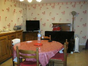 Aumale : Commune de Marques : Investisseurs  maison 2 apparts  4 studios  270m².