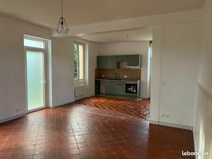 Grand T3 75M2 refait à neuf avec jardin et parking