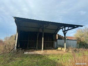 Location d’un entrepôt hangar agricole avec extérieur terrain