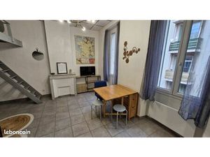 Part loue studio 25 m2 meublé rénové (mezzanine) proche métro Baille