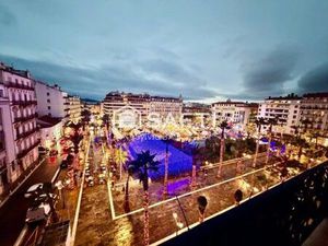 TOULON HAUTE VILLE APPARTEMENT T5 AU 4/6 AVEC ASCENSEUR