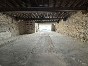 Entrepot / Bureau à Rehabiliter