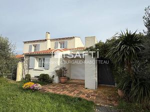 Maison T5 d'environ 126 m3 avec piscine sur la commune de La Chapelle des Pots.