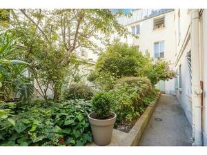 2 pièces sur cour  au calme  proche Canal et République