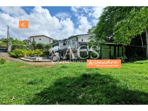 À vendre : Grande maison avec 3 appartements  jardin  piscin