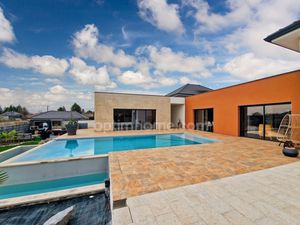 Villa d’Architecte d’Exception Morlaas-Vue Majestueuse sur les Pyrénées-Piscine à débordem