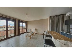 Appartement intra muros T2 cave et parking