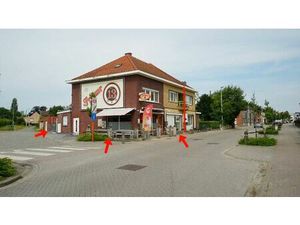 Opbrengsteigendom met 2 verhuurde handelspanden  1 appartement en 2 garageboxen