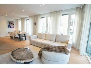 First Sale: vrijdag 9/1 (16.00-20.00) & zaterdag 10/1 (9.00 - 17.00)