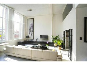 First Sale: vrijdag 9/1 (16.00-20.00) & zaterdag 10/1 (9.00 - 17.00)