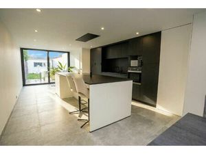 First Sale: vr 16/1 (16.00-20.00) & za 17/1 (9.00 - 17.00)